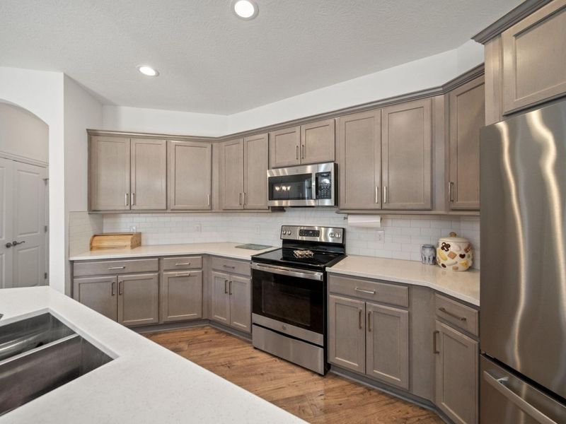 333 Parkgate Court, Delaware, OH 43015 Photo 8