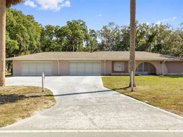 8976 LAKE DRIVE , NEW PORT RICHEY, FL 34654