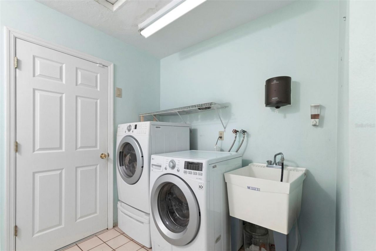 8976 Lake Drive, New Port Richey, FL 34654 Photo