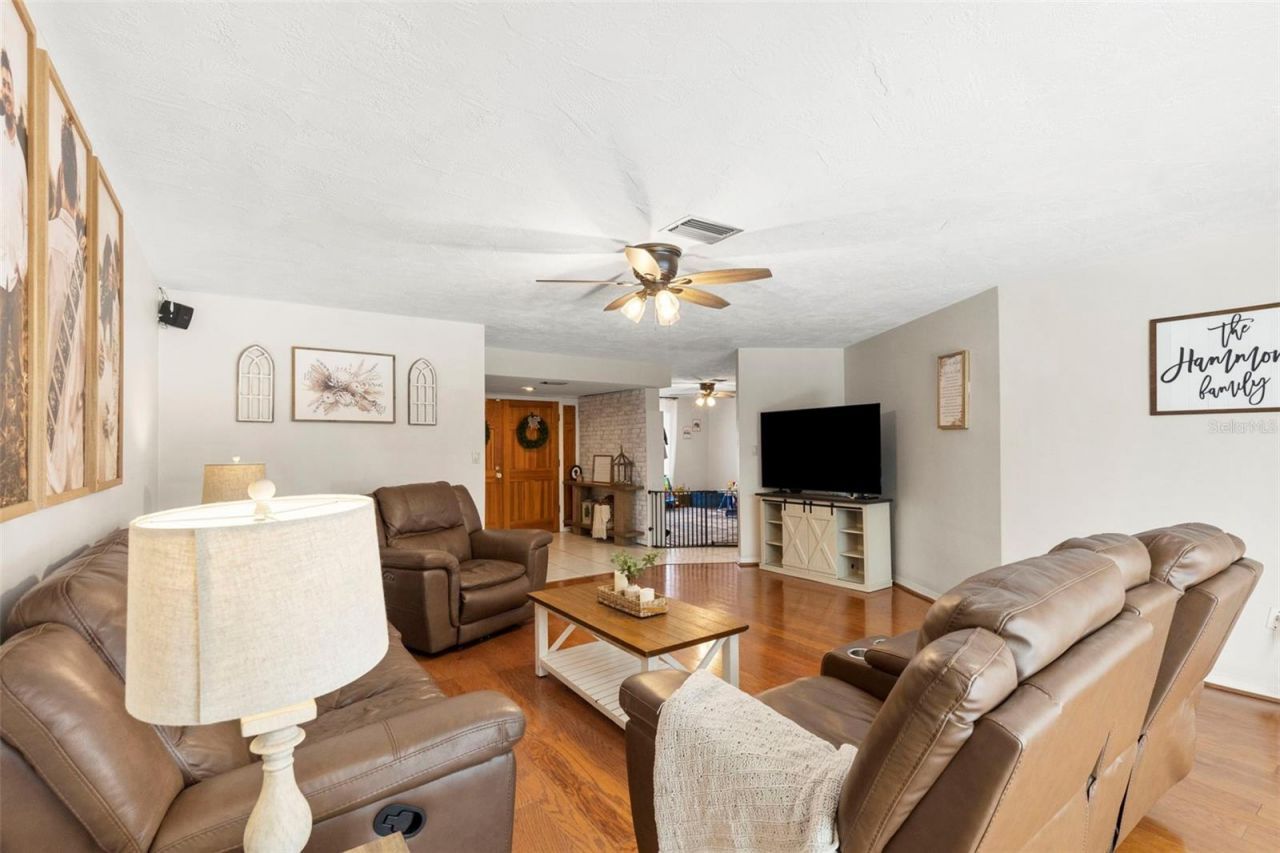 8976 Lake Drive, New Port Richey, FL 34654 Photo