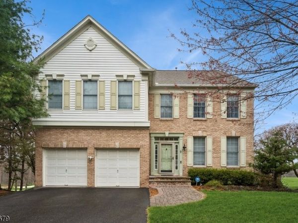 9 Wellington Dr, Bernards, NJ 07920
