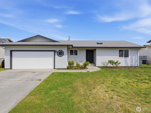 725 NW Sunburst Court , Moses Lake, WA 98837