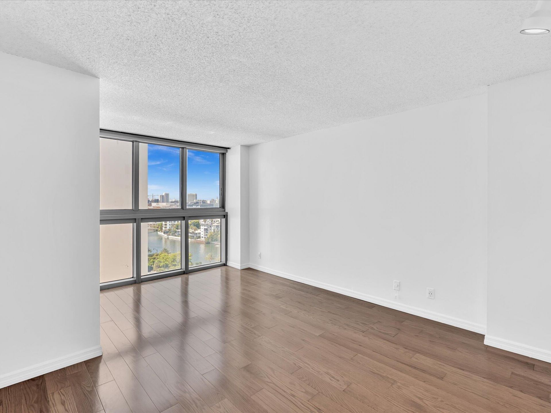 2655 Collins Avenue, Unit 1710, Miami Beach, FL 33140 Photo