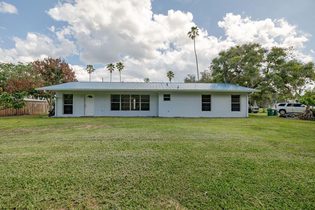 320 Chamberlain Boulevard, Fort Pierce, FL 34946 Photo