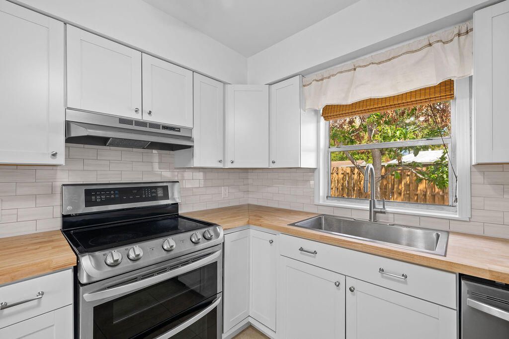 320 Chamberlain Boulevard, Fort Pierce, FL 34946 Photo