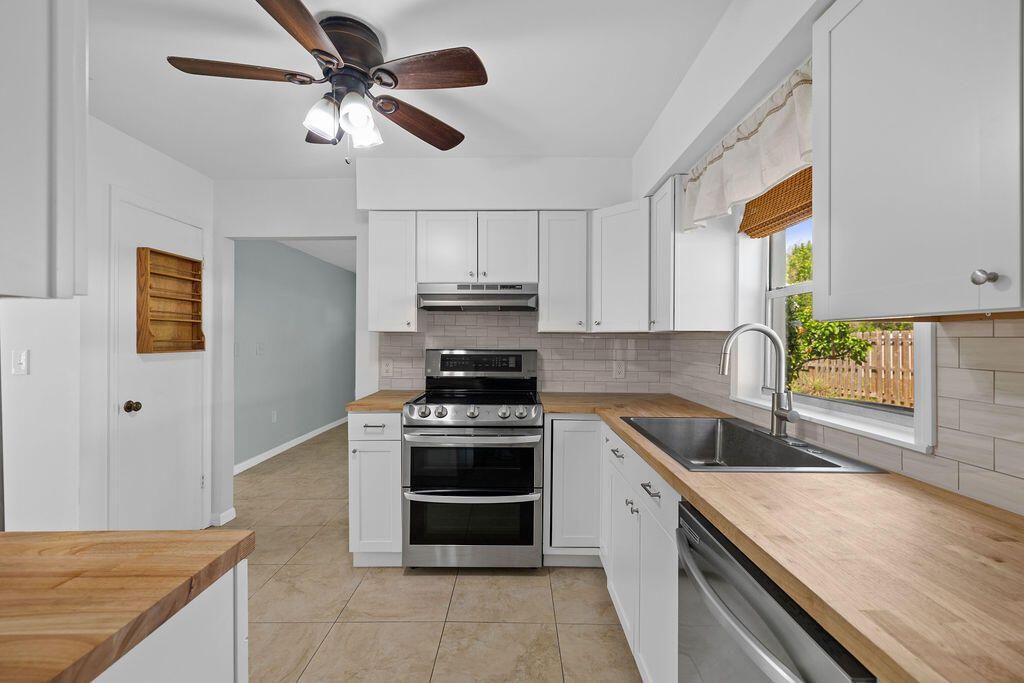 320 Chamberlain Boulevard, Fort Pierce, FL 34946 Photo