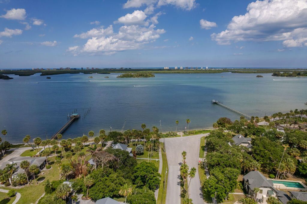 320 Chamberlain Boulevard, Fort Pierce, FL 34946 Photo