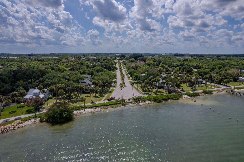 320 Chamberlain Boulevard, Fort Pierce, FL 34946 Photo