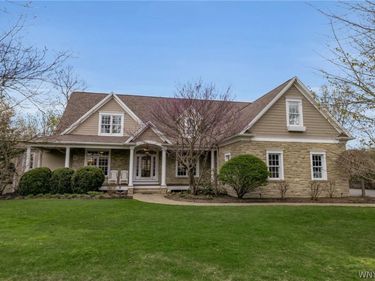 36 Birdsong Parkway , Orchard Park, NY 14127