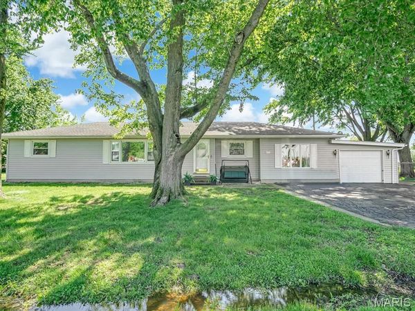 407 S Bel Aire Drive, Irvington, IL 62848