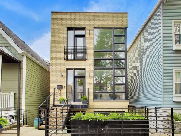 2241 W Melrose Street , Chicago, IL 60618