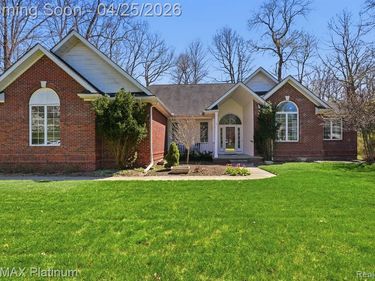 7548 Elmbrooke Way, Hamburg Twp, MI 48116