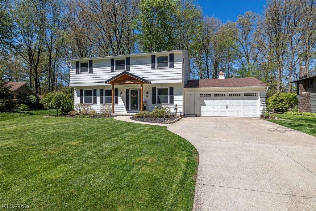 27446 Benwood Circle, North Olmsted, OH 44070