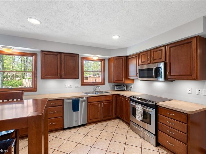 27446 Benwood Circle, North Olmsted, OH 44070 Photo 11