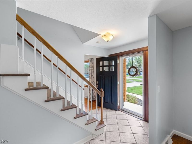 27446 Benwood Circle, North Olmsted, OH 44070 Photo 4