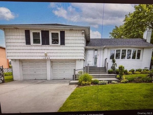 1749 Union Avenue , Hewlett, NY 11557