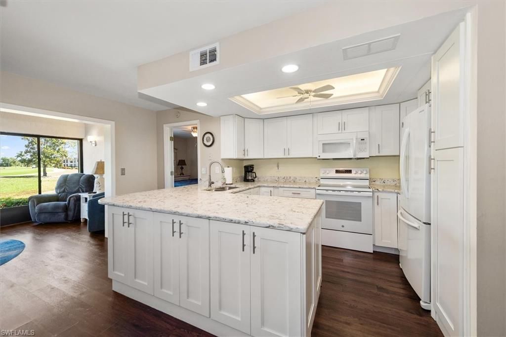 5805 Trailwinds Dr, Unit 314, Fort Myers, FL 33907 Photo