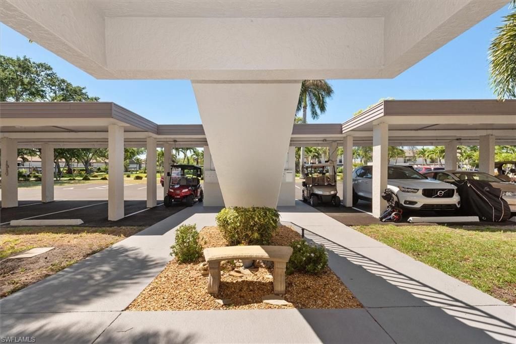 5805 Trailwinds Dr, Unit 314, Fort Myers, FL 33907 Photo