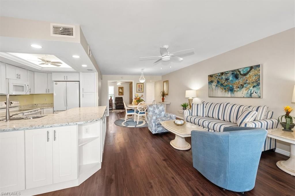 5805 Trailwinds Dr, Unit 314, Fort Myers, FL 33907 Photo