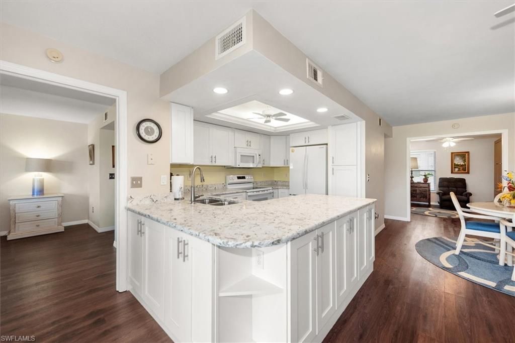 5805 Trailwinds Dr, Unit 314, Fort Myers, FL 33907 Photo