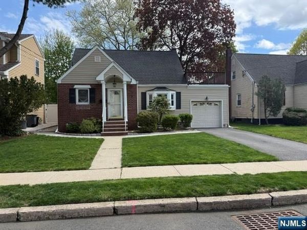 20 Susquehanna Avenue, ROCHELLE PARK, NJ 07662