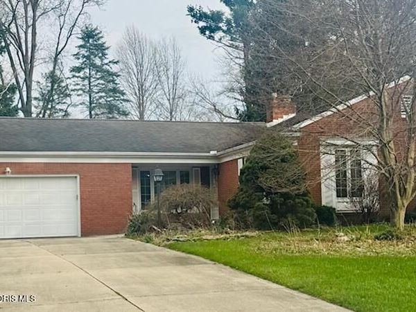 1215 Lyn Road, Bowling Green, OH 43402