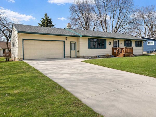 1318 W Chestnut Avenue , Olivia, MN 56277
