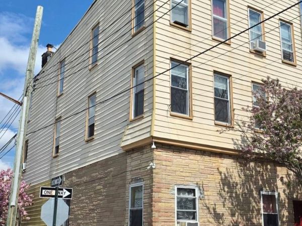 5427 Arnold Avenue , Maspeth, NY 11378