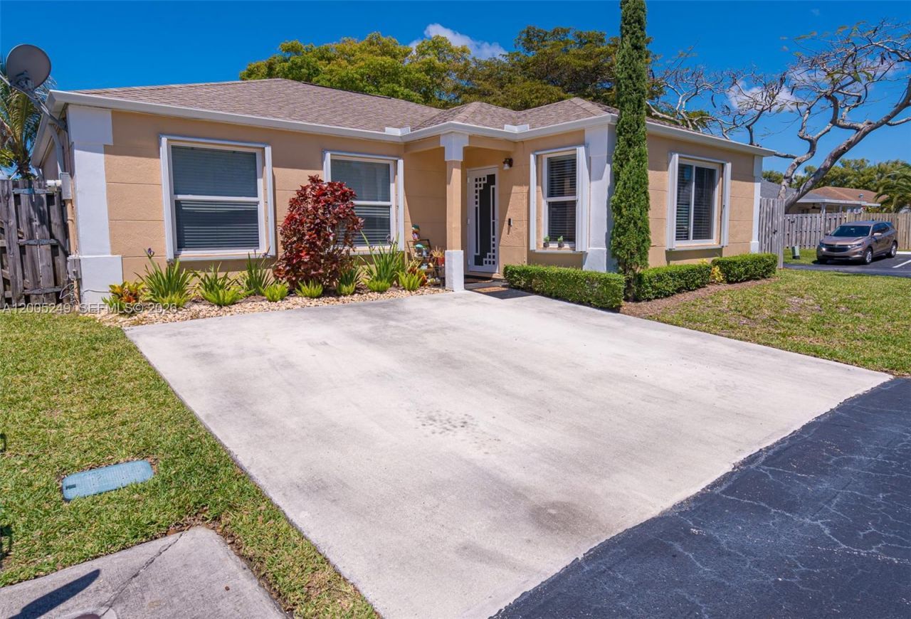 9786 SW 222nd Ter, Cutler Bay, FL 33190 Photo