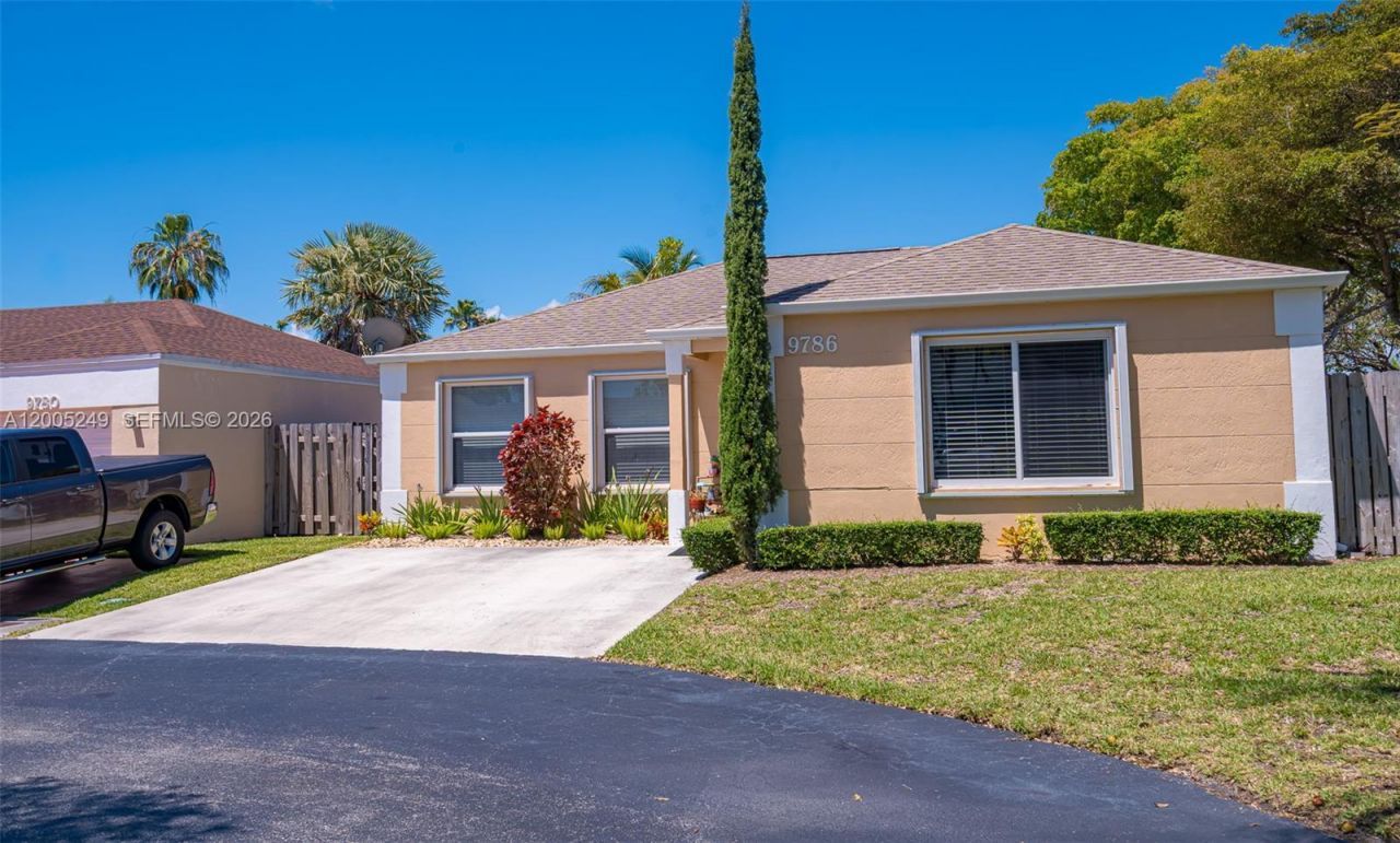9786 SW 222nd Ter, Cutler Bay, FL 33190 Photo
