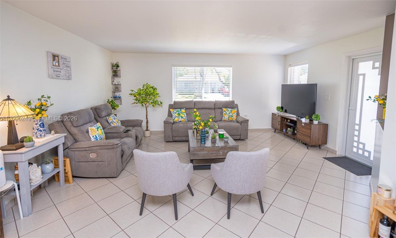 9786 SW 222nd Ter, Cutler Bay, FL 33190 Photo