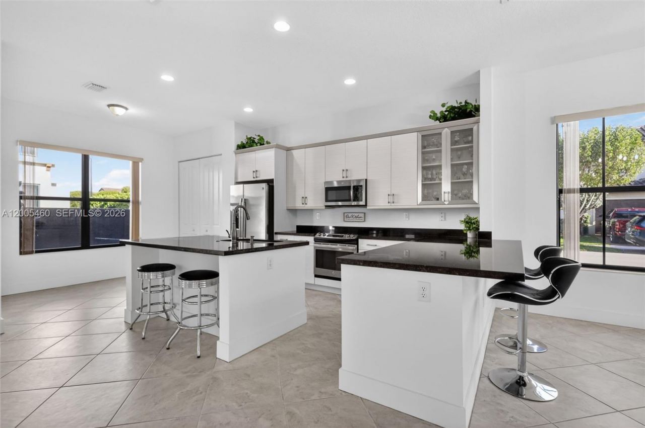 9886 W 34th Ave, Hialeah, FL 33018 Photo