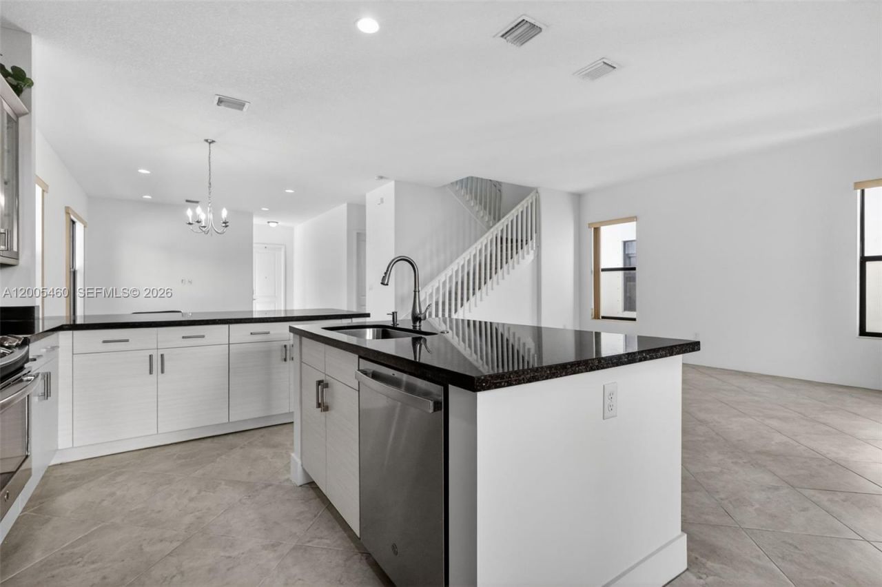 9886 W 34th Ave, Hialeah, FL 33018 Photo