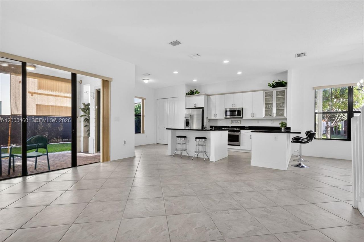 9886 W 34th Ave, Hialeah, FL 33018 Photo