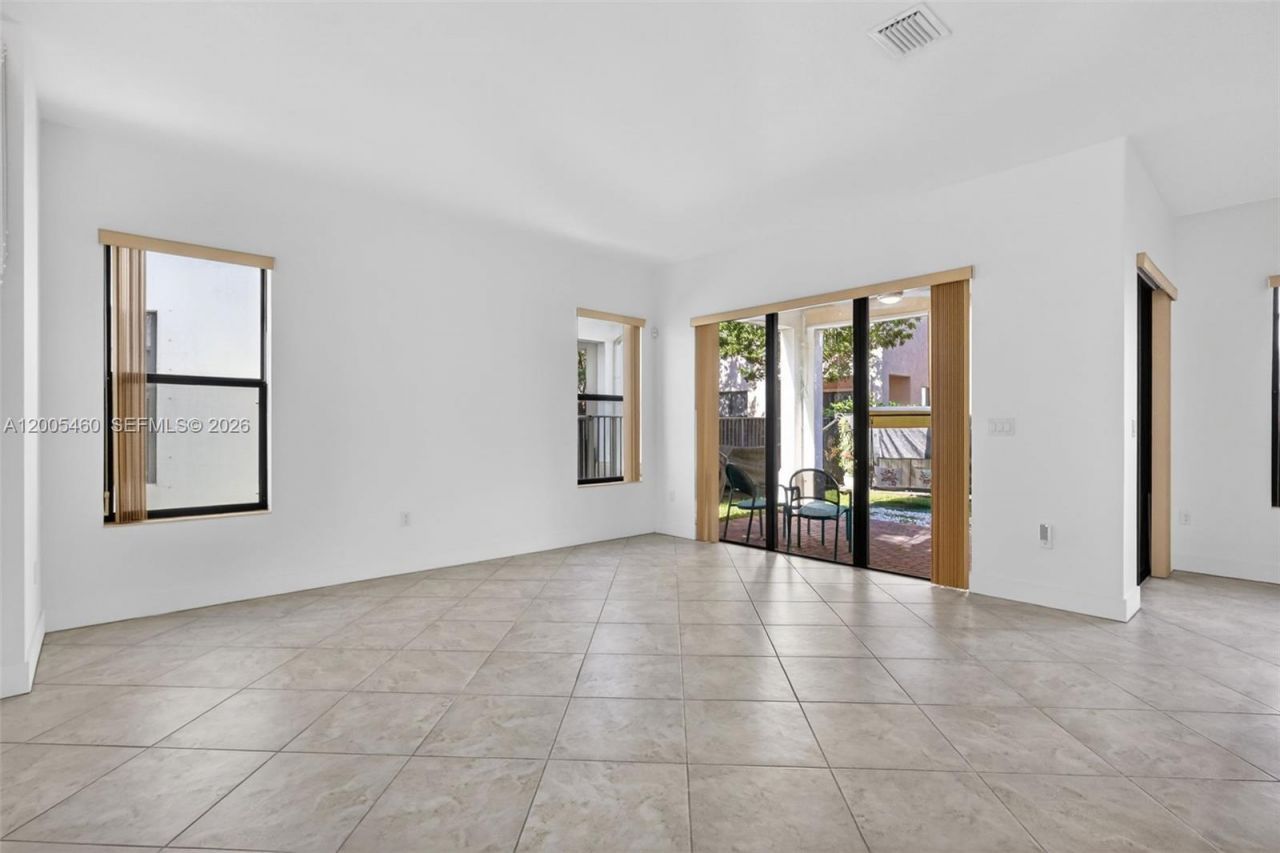 9886 W 34th Ave, Hialeah, FL 33018 Photo