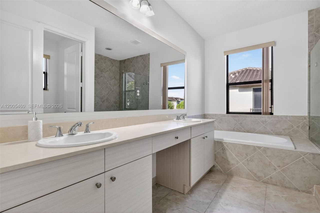 9886 W 34th Ave, Hialeah, FL 33018 Photo