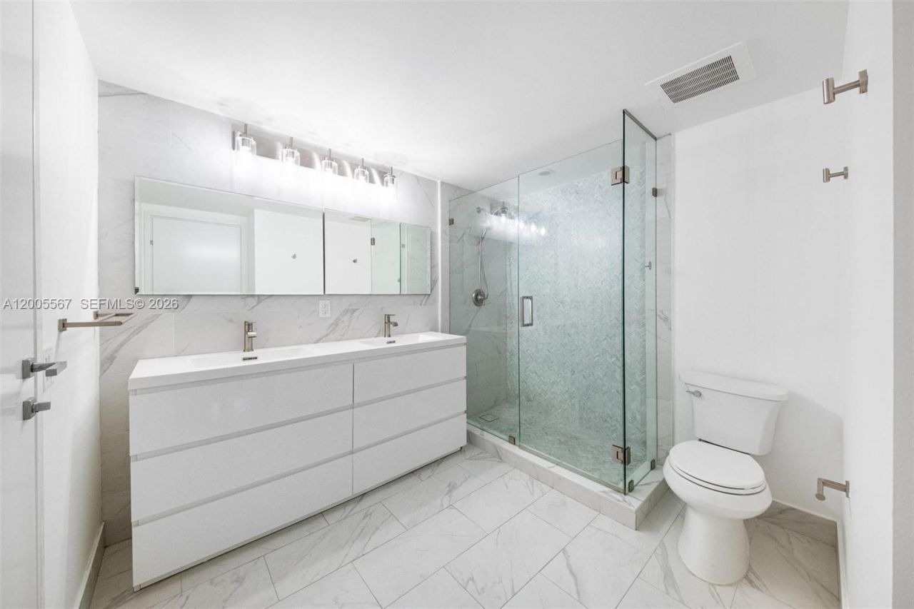1300 Brickell Bay Dr , Unit 704, Miami, FL 33131 Photo