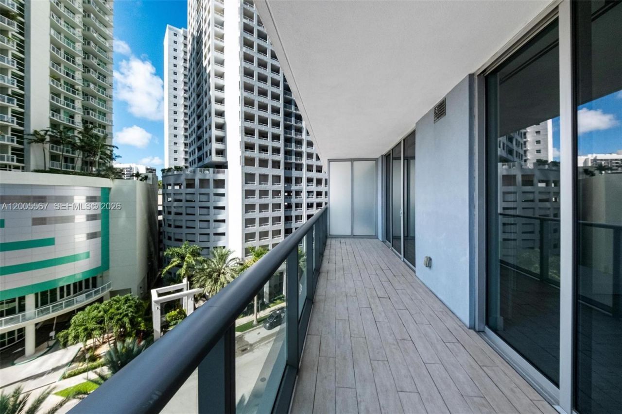 1300 Brickell Bay Dr , Unit 704, Miami, FL 33131 Photo