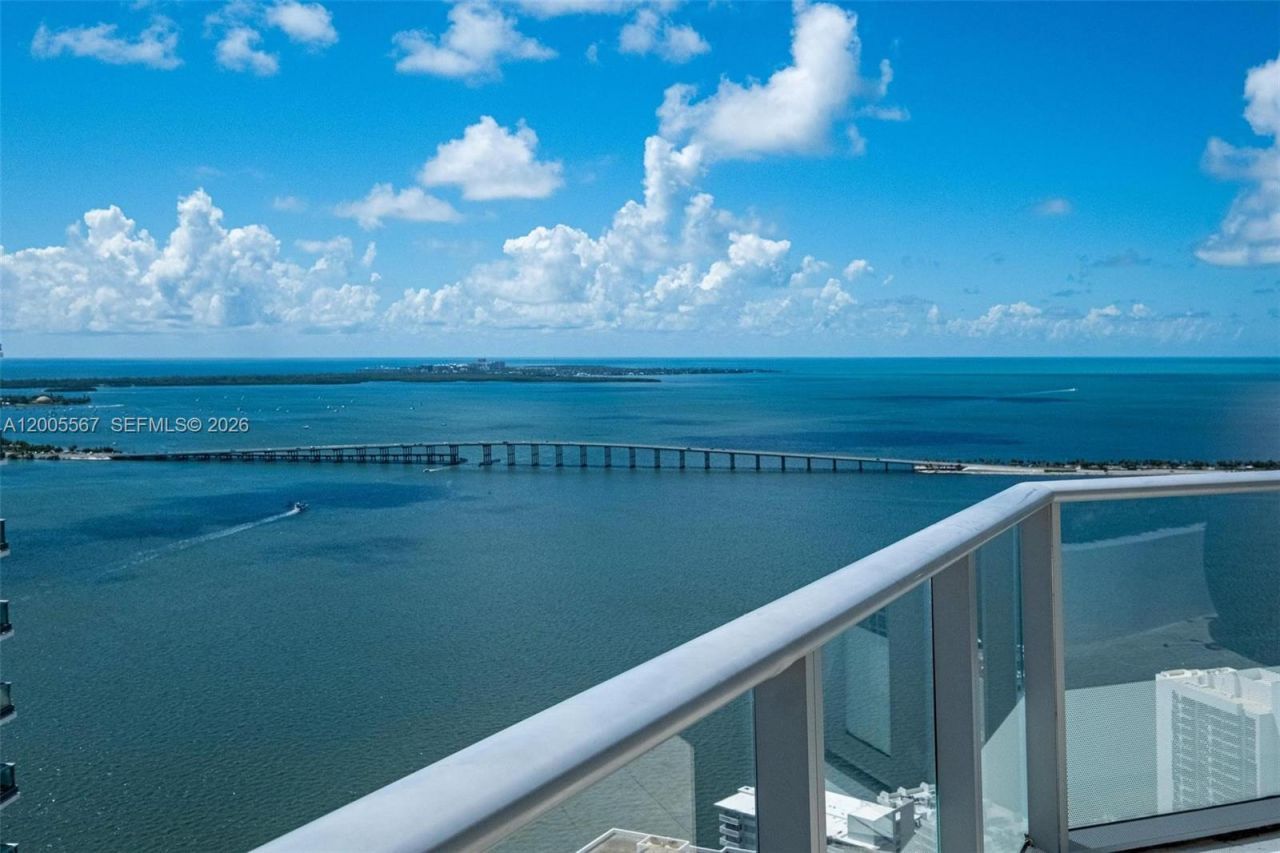 1300 Brickell Bay Dr , Unit 704, Miami, FL 33131 Photo
