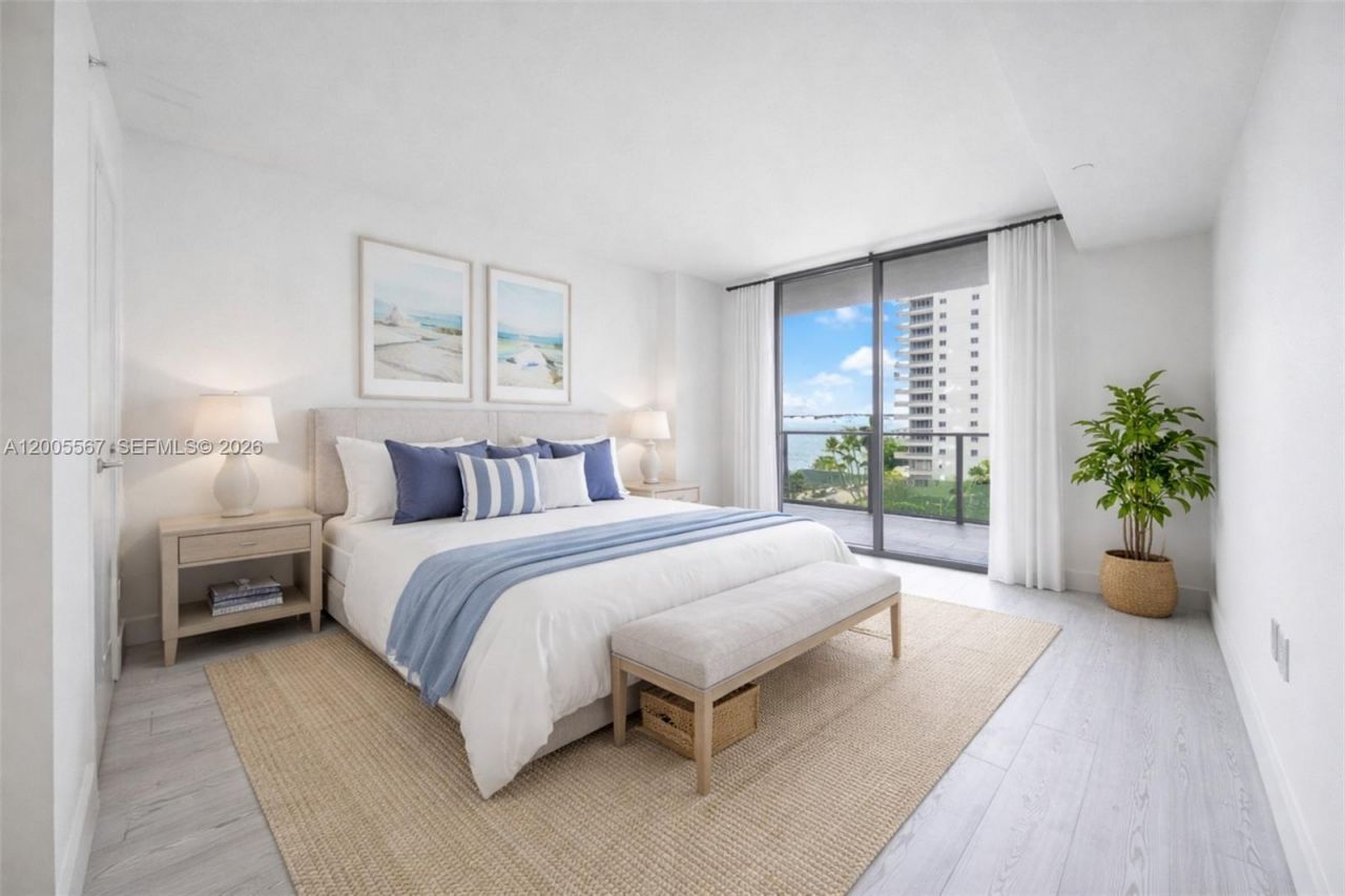 1300 Brickell Bay Dr , Unit 704, Miami, FL 33131 Photo