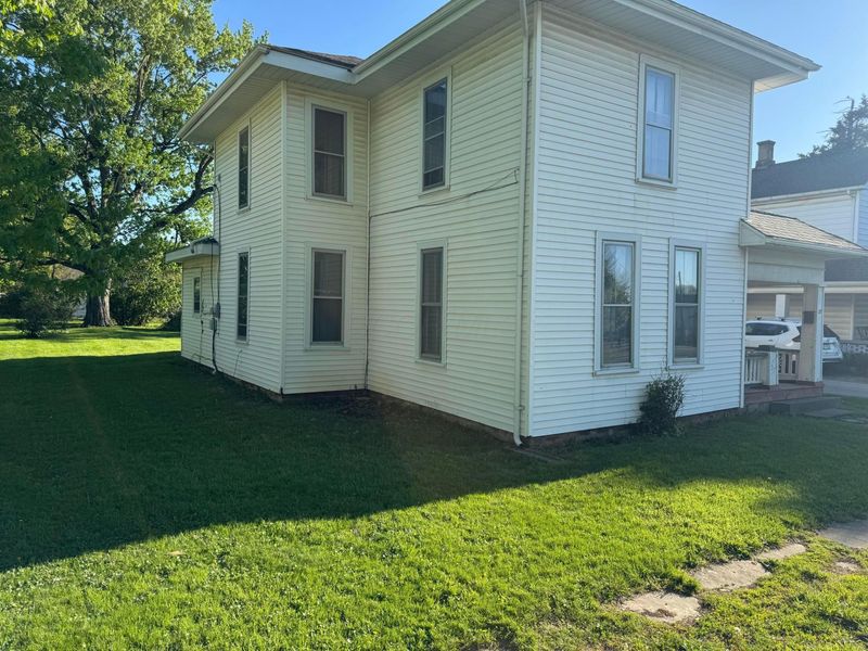 27 State Street, Jeffersonville, OH 43128 Photo 3