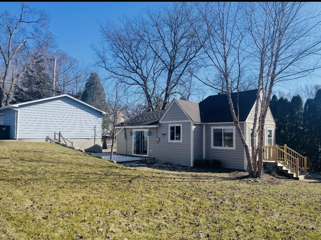 327 Kenwood Drive, Round Lake Park, IL 60073