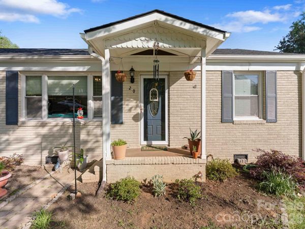 20 E Constance Street , Columbus, NC 28722