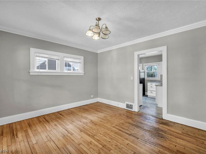 921 Helmsdale Road, Cleveland Heights, OH 44112 Photo 12