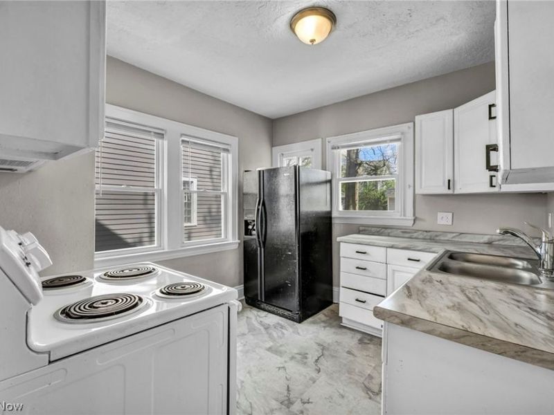 921 Helmsdale Road, Cleveland Heights, OH 44112 Photo 14