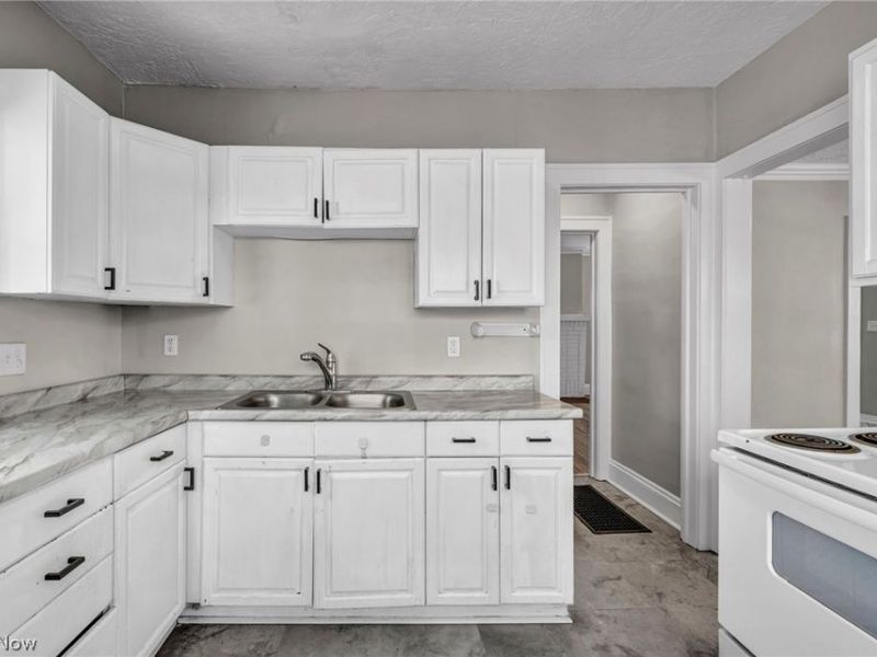 921 Helmsdale Road, Cleveland Heights, OH 44112 Photo 15