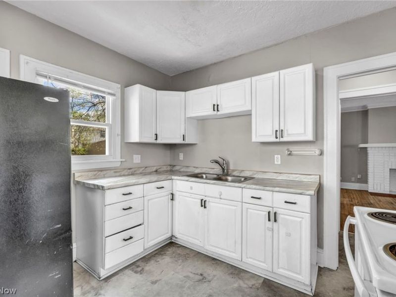 921 Helmsdale Road, Cleveland Heights, OH 44112 Photo 16