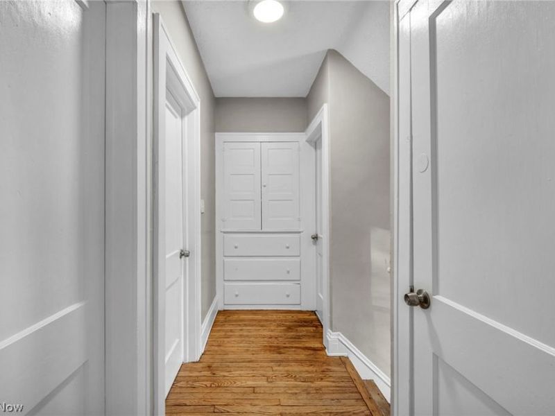 921 Helmsdale Road, Cleveland Heights, OH 44112 Photo 18