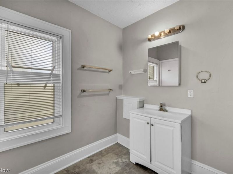 921 Helmsdale Road, Cleveland Heights, OH 44112 Photo 19