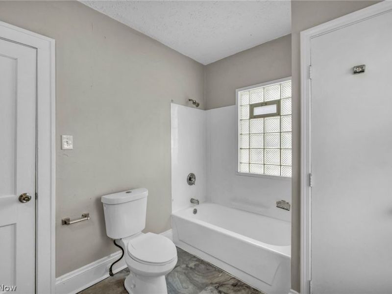 921 Helmsdale Road, Cleveland Heights, OH 44112 Photo 20